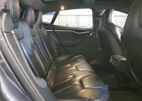 2015 Tesla Model S 85 z USA, uszkodzony, nr VIN 5YJSA1H18FF083907